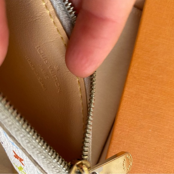 Louis Vuitton Keychain Wallet - Picture 2 of 2